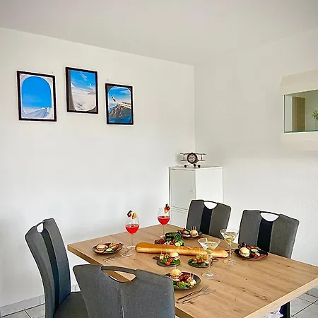 L'escale, Proche Suisse, Parking